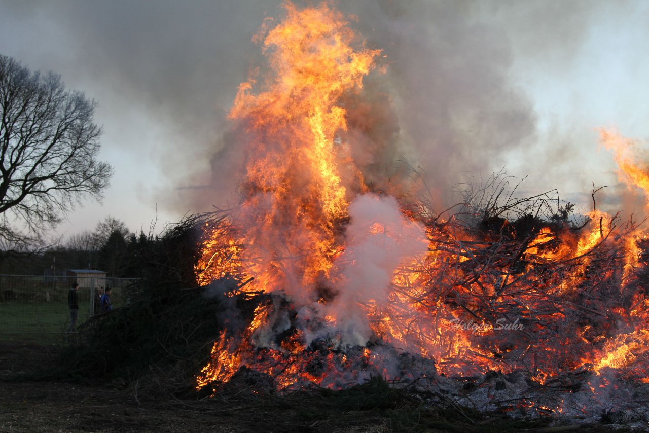 Bild 12 - Osterfeuer 2012